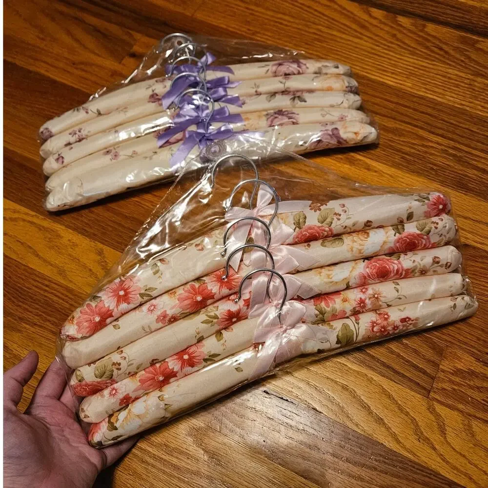 2 Sets if Padded Floral Hangars in Lilac and Pink ~ Retro ~ Grannycore ~ NEW